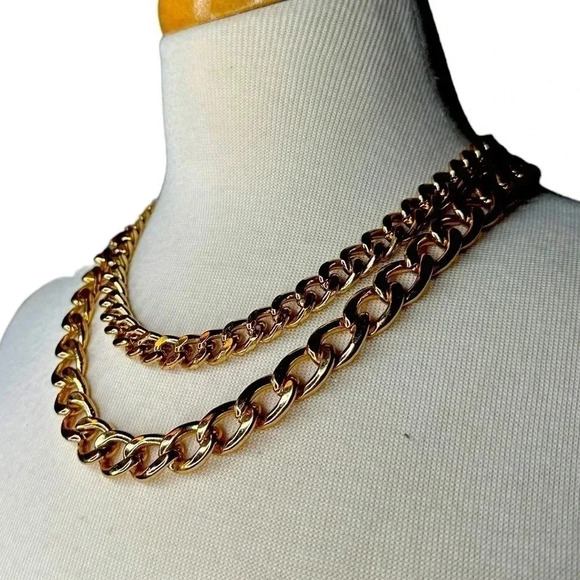 Jewelry - Gold chain necklace choker